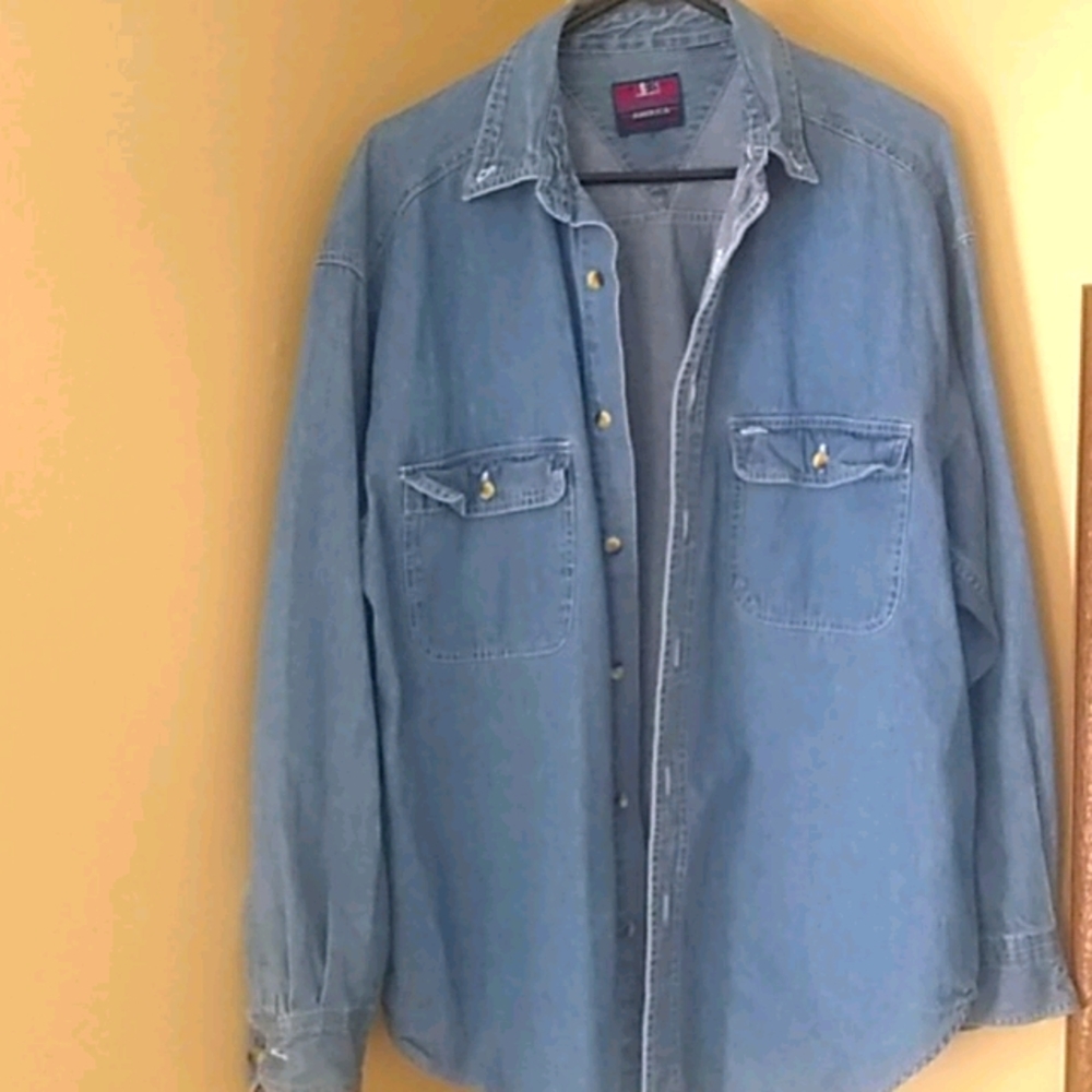 Medium denim long sleeve casual button-up